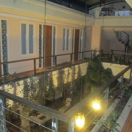 Front One Boutique Baluran Malang Hotel Eksteriør billede