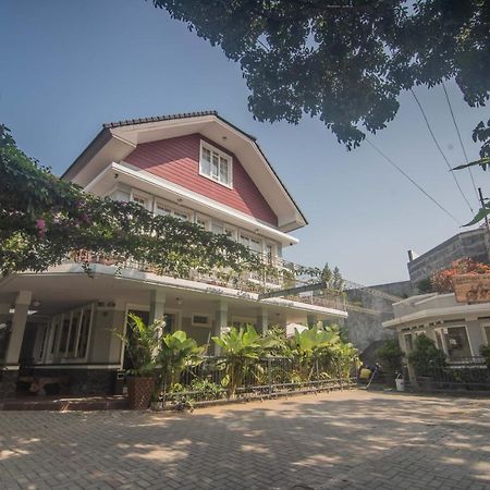 Front One Boutique Baluran Malang Hotel Eksteriør billede