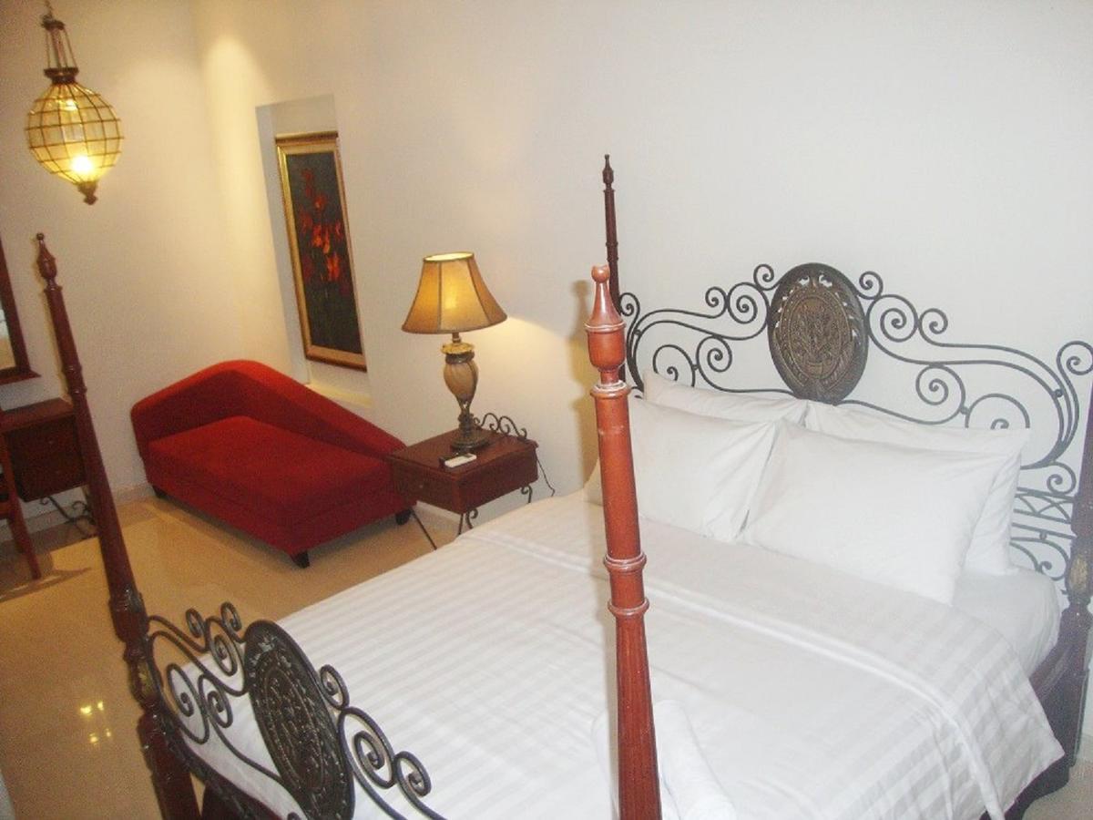 Front One Boutique Baluran Malang Hotel Eksteriør billede
