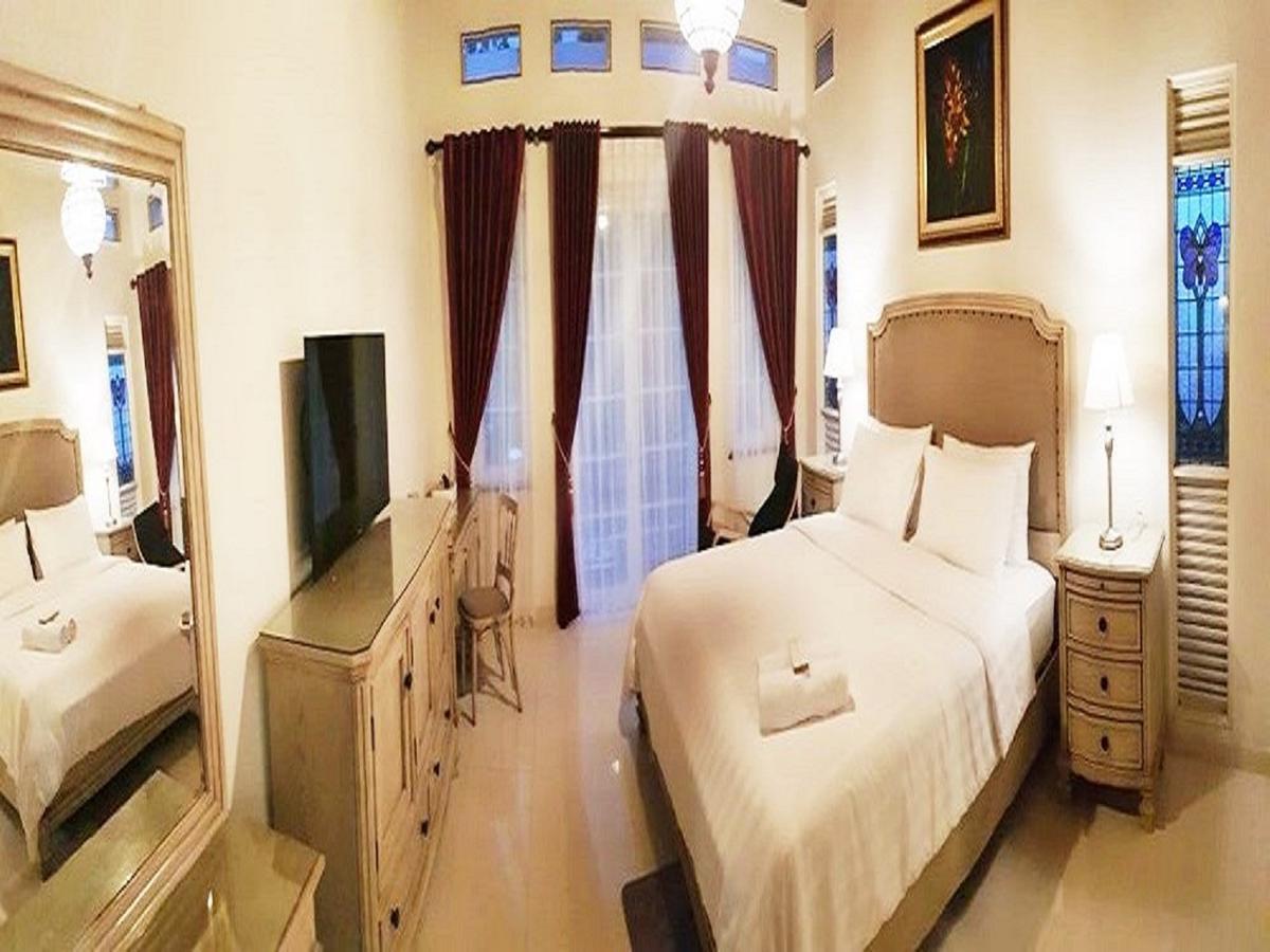 Front One Boutique Baluran Malang Hotel Eksteriør billede