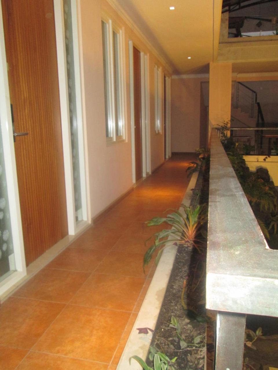 Front One Boutique Baluran Malang Hotel Eksteriør billede