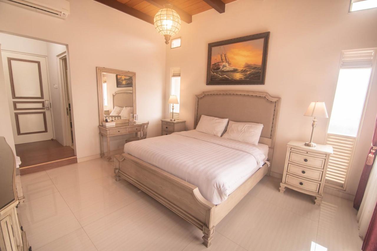 Front One Boutique Baluran Malang Hotel Eksteriør billede