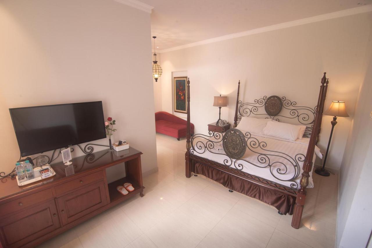 Front One Boutique Baluran Malang Hotel Eksteriør billede