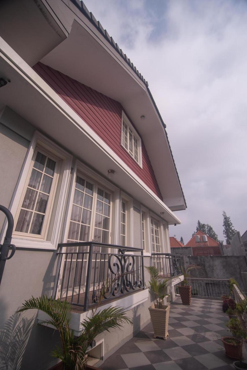Front One Boutique Baluran Malang Hotel Eksteriør billede