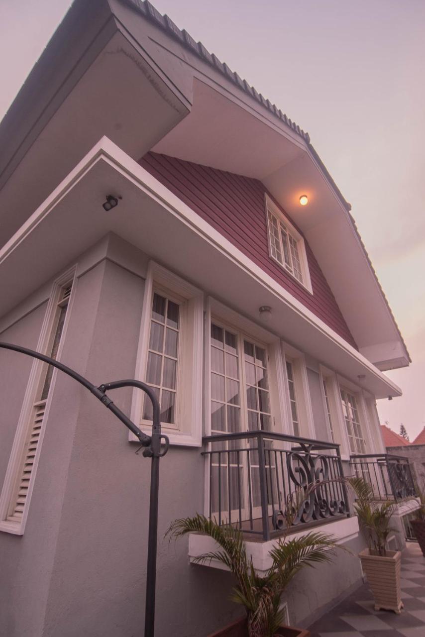 Front One Boutique Baluran Malang Hotel Eksteriør billede