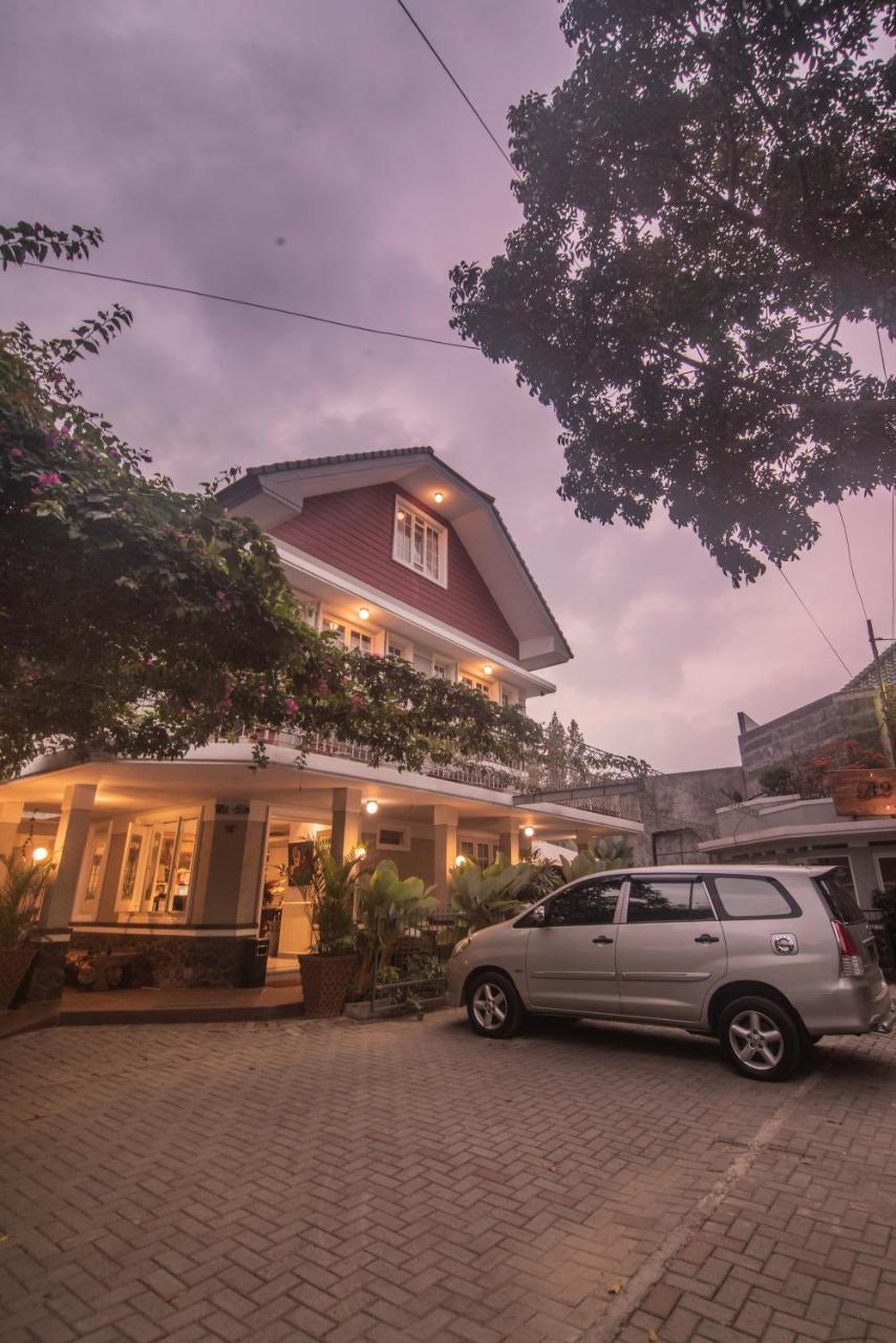 Front One Boutique Baluran Malang Hotel Eksteriør billede